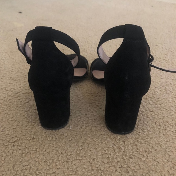 Heels - Picture 3 of 3